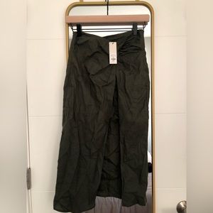 NWT green knotted midi skirt with slit from Francesca’s